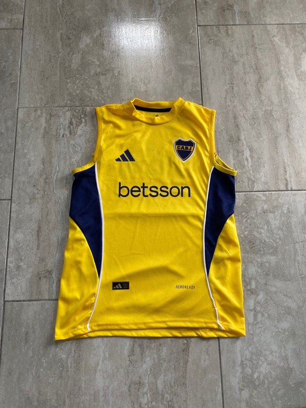 Producto - Musculosa boca amarilla 2025