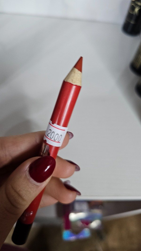 Producto - DELINEADOR DE LABIOS 14