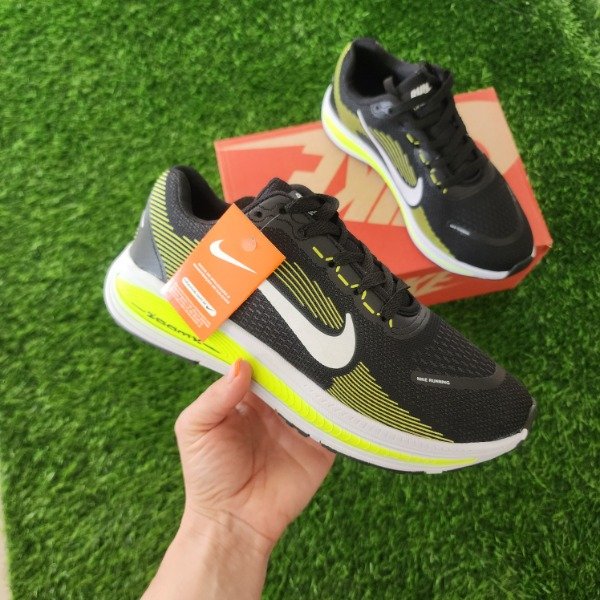 Producto - Zapatillas NIKE RUN VOMERO