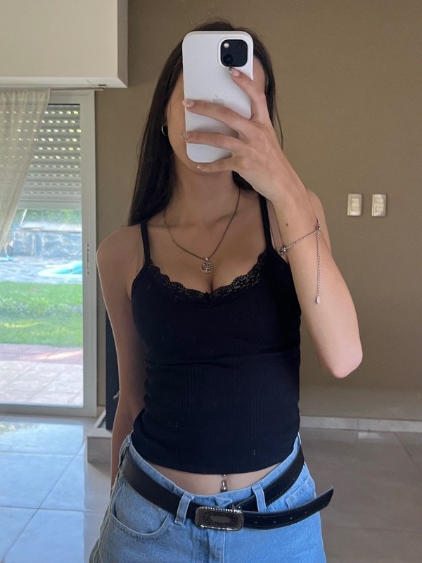 Producto - musculosa encaje negra