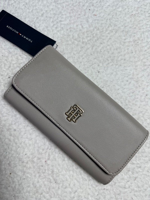 Producto - Billetera Tommy Gris y dorada