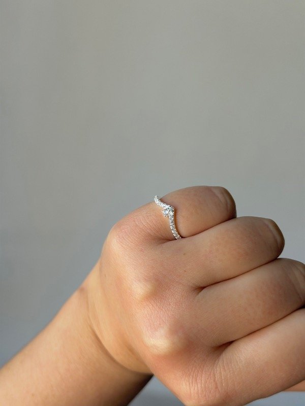 Producto - Anillo v con cubics 16 mm - 1
