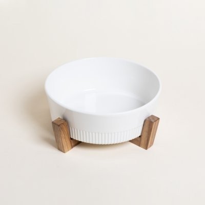 Producto - Fuente redonda para horno con base de acacia de 23 cm