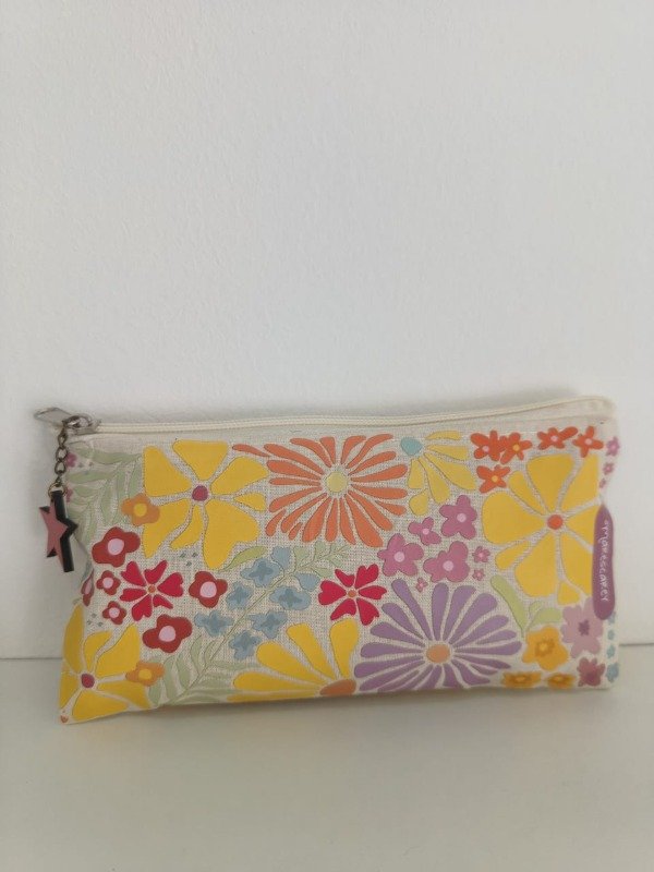 Producto - Cartuchera Flores en Movimiento 1 / Multicolor - 1