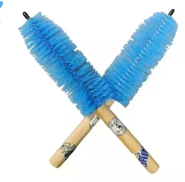 Producto - Cepillos para llantas tóxic shine