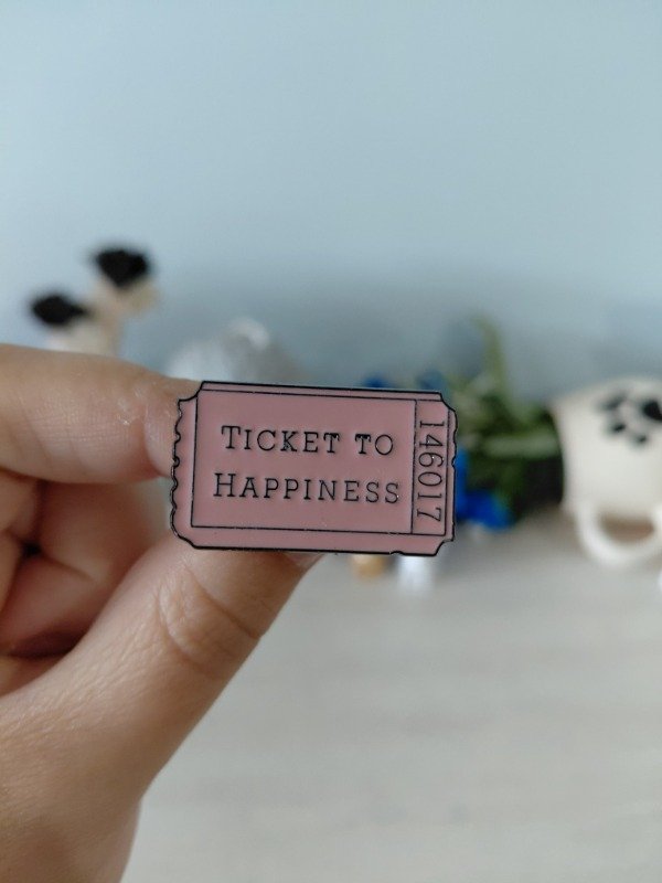Producto - Pin metalizado - Ticket to happiness #1554