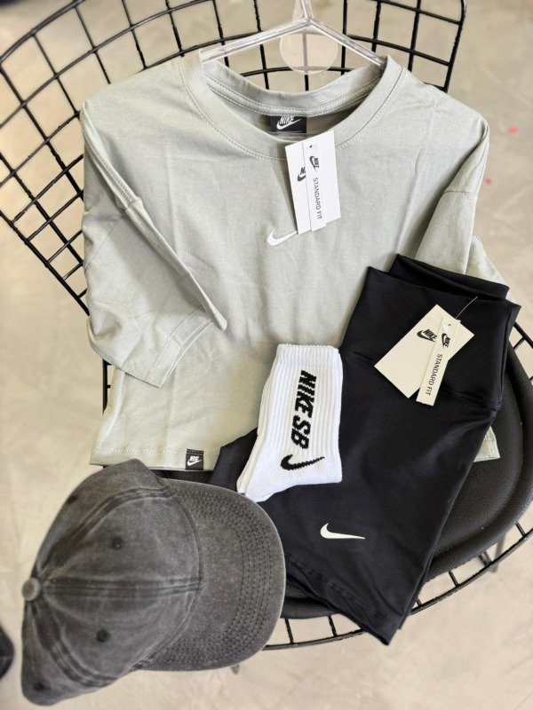 Producto - REMERA CROP NIKE BORDADO