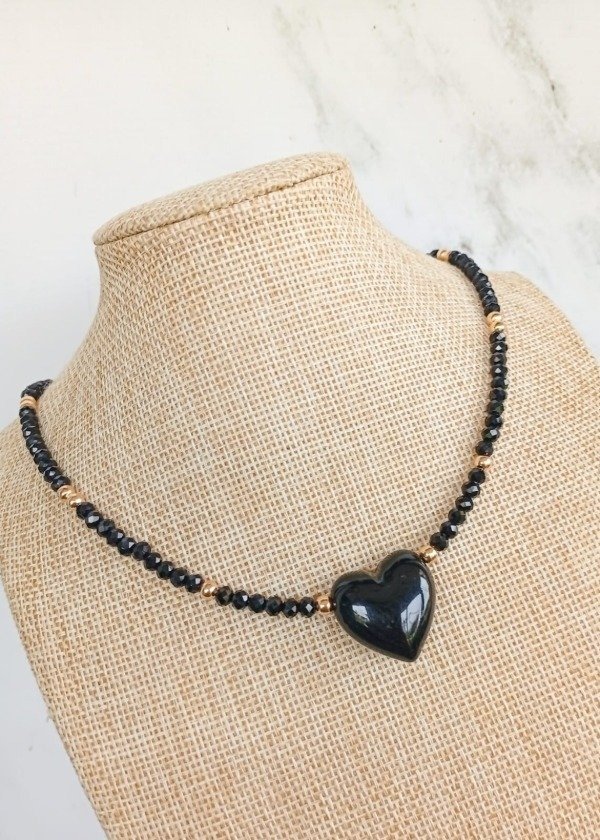 Producto - Collar negro maxi corazón I