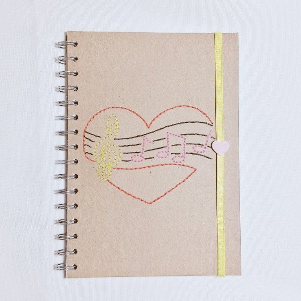 Producto - Cuaderno A5 Bordado MÚSICA
