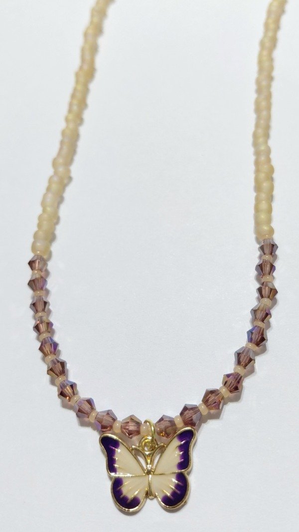 Producto - Collar con Mostacillas y Cristales Bicono con Dije Mariposa - 2