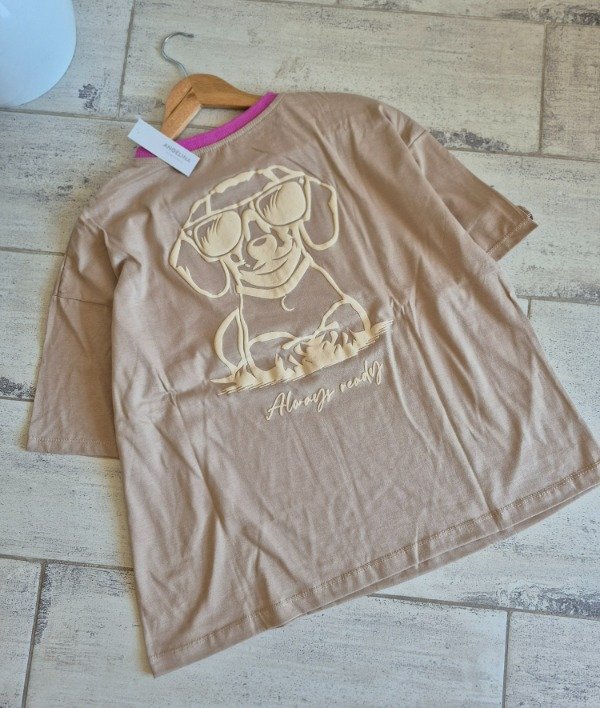 Producto - Remera Dog Relieve Camel