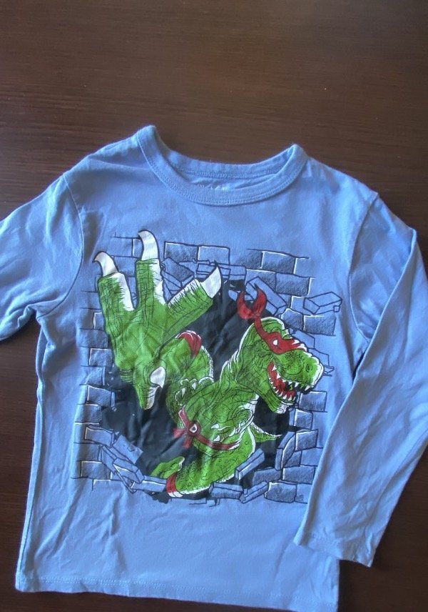 Producto - Remera dino PLACE nueva/4 años/