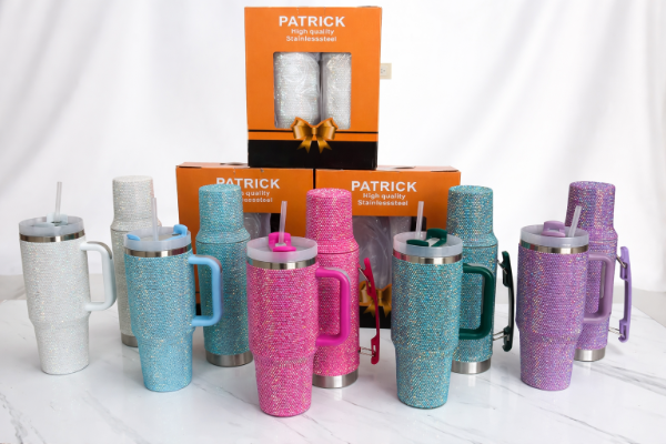 Producto - SET COMPLETO STRASS INCLUYE SU TERMO + VASO QUENCHER 1.2L