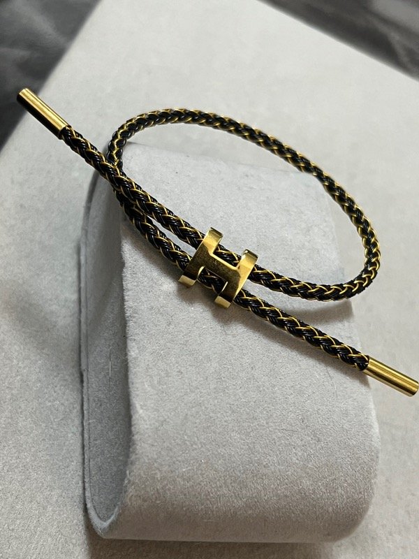 Producto - H  Cordón negro y dorado