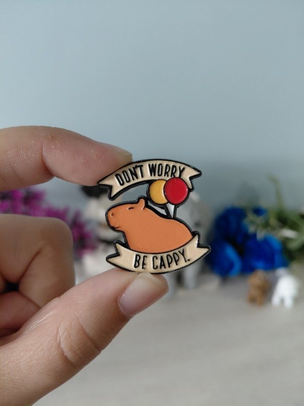Producto - Pin metalizado - Don't worry, be cappy #1751