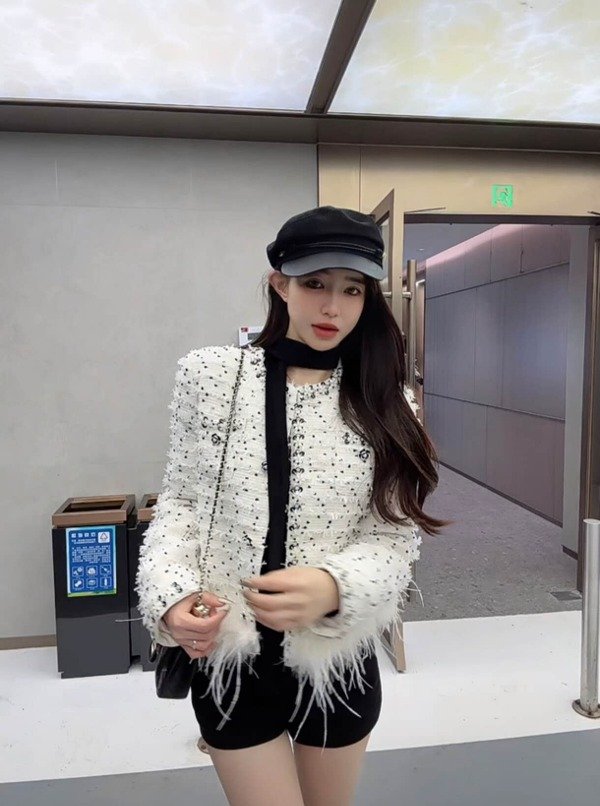 Producto - Chaqueta Blanca con negro