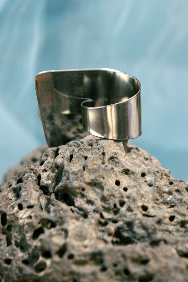 Producto - Anillo Maki de acero con piedra luna - 1