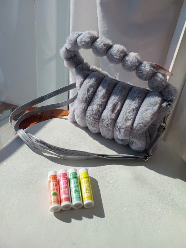 Producto - Combo Cartera Cosmétiquera+ bálsamo