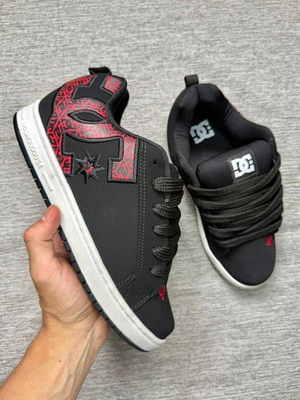 Producto - DC Court Graffik Red Graffiti