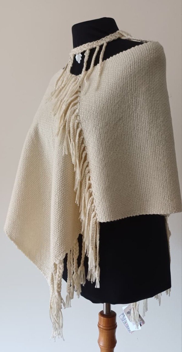 Producto - PONCHO TRIANGULAR LANA MERINO - 3