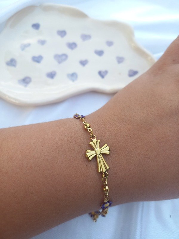 Producto - pulsera margarita y cruz golden (azul)