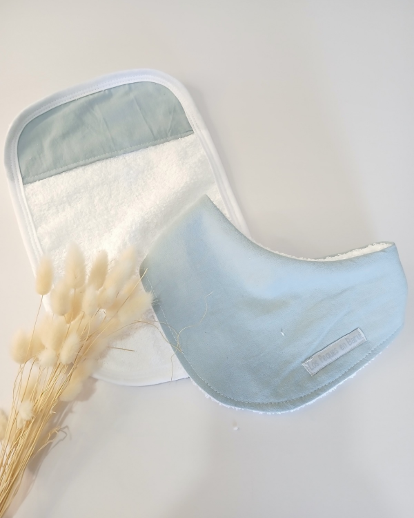 Producto - Set babero y toallita celeste pastel