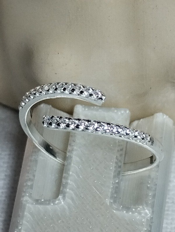 Producto - Anillo de plata abierto micropave