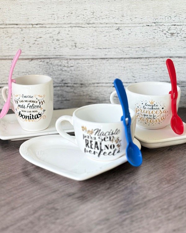 Producto - Kit N5 "Frases Mujer" 2 Taz + 1 Bombé + 3 Band. Surtidas + 3 Cuch.