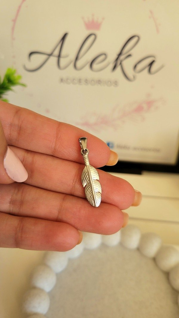 Producto - Dije pluma de acero quirúrgico