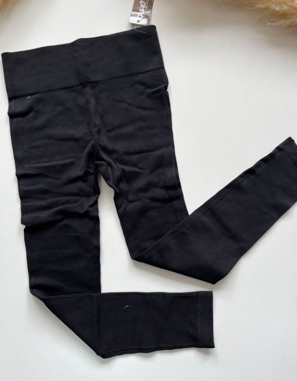 Producto - Calza deportiva sin frunce NEGRA- COD 3841