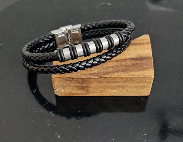 Producto - Pulsera Cuero dos tiras trenzadas detalle acero cierre metálico