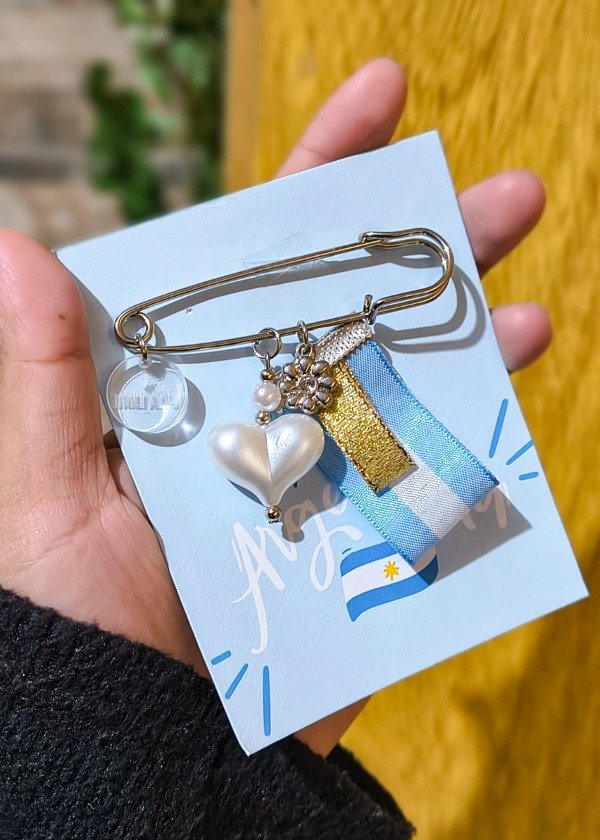 Producto - Escarapela corazón blanco