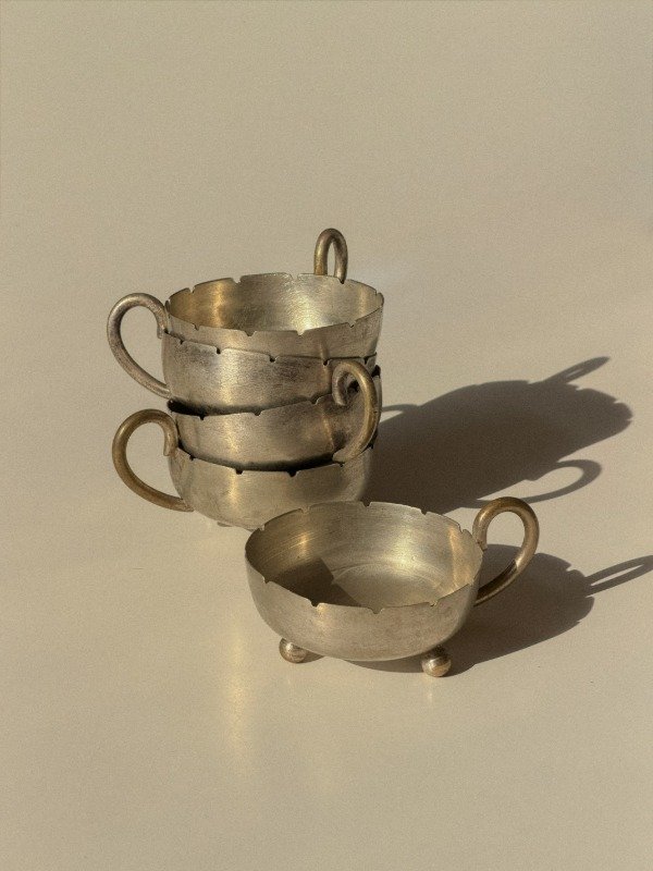 Producto - Set de cuatro compoteras antiguas con asa de bronce