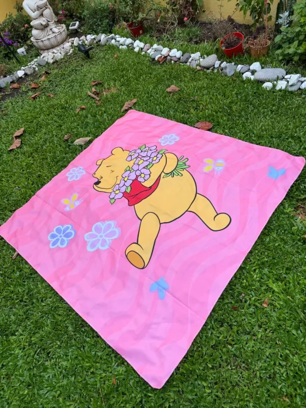 Producto - MANTEL-LONA Winnie Poo 150CMX150CM