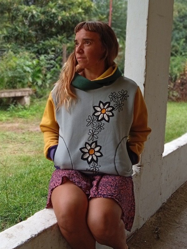 Producto - Buzo Margaritas gris - 1
