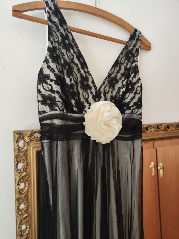 Vestido ByN satén, tul y encaje