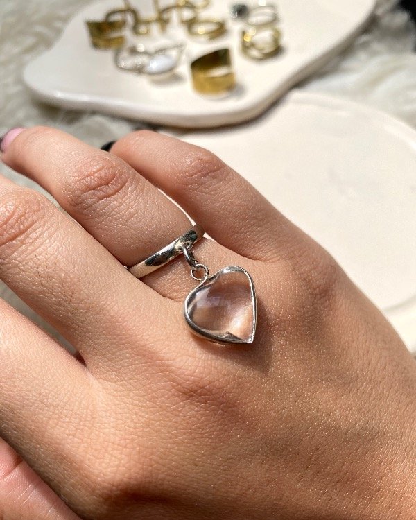Producto - Anillo Corazón cuarzo cristal plateado