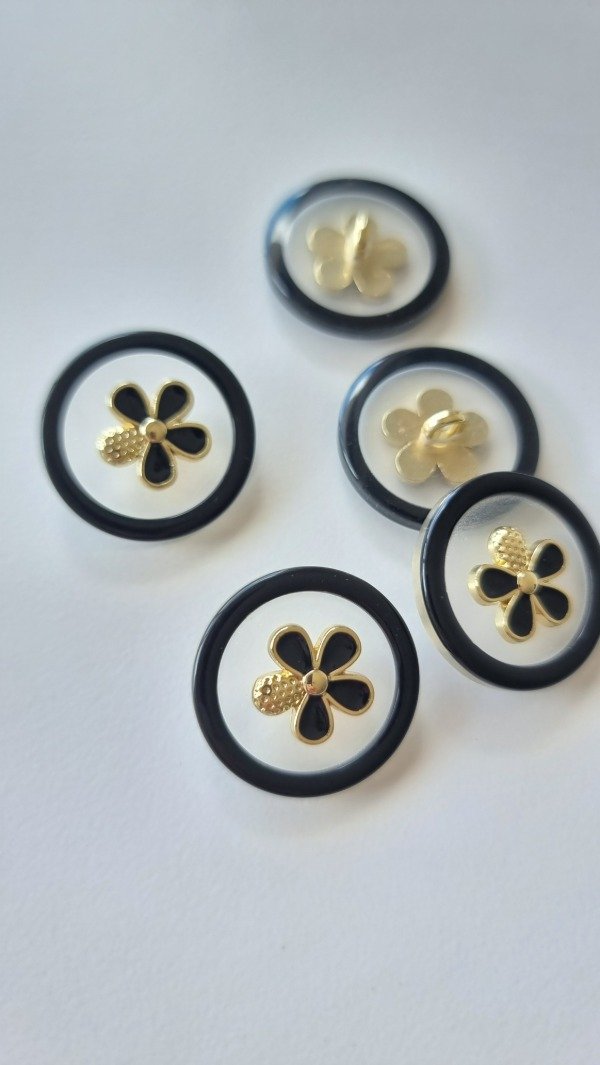 Producto - Botón transparente con flor/ negro (VARIOS TAMAÑOS)