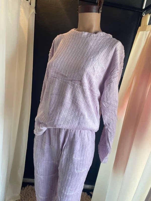 Producto - PIJAMA DUBAI DE PLUSH LILA