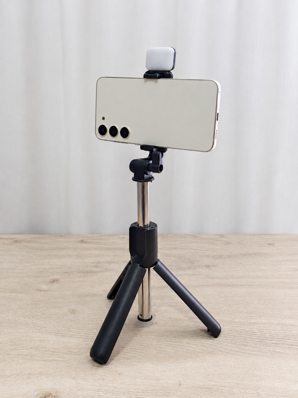 Producto - TRIPODE PLEGABLE PALO SELFIE BLUETOOTH CON LUZ PARA CELULAR - 1
