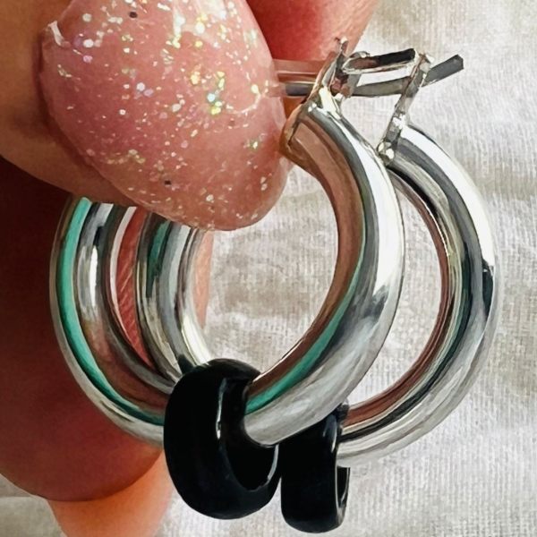 Producto - Argolla lisa con dona negra