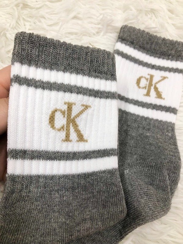 Producto - CK GRIS FRANJA BLANCA Classic Tenis