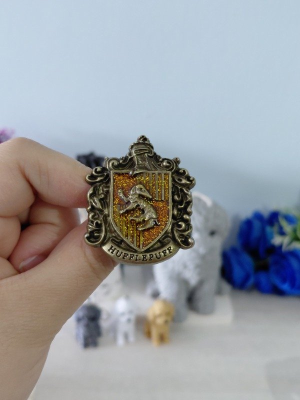Producto - Pin metalizado COLECCIÓN - Harry Potter "Hufflepuff"