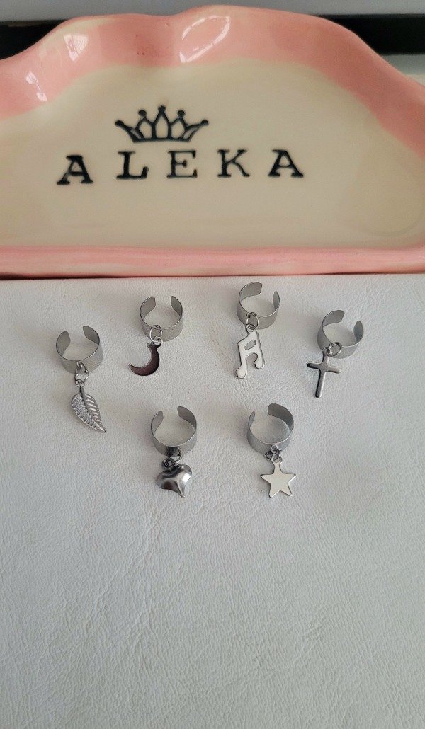 Producto - Aro cuff liso con dije de acero quirúrgico