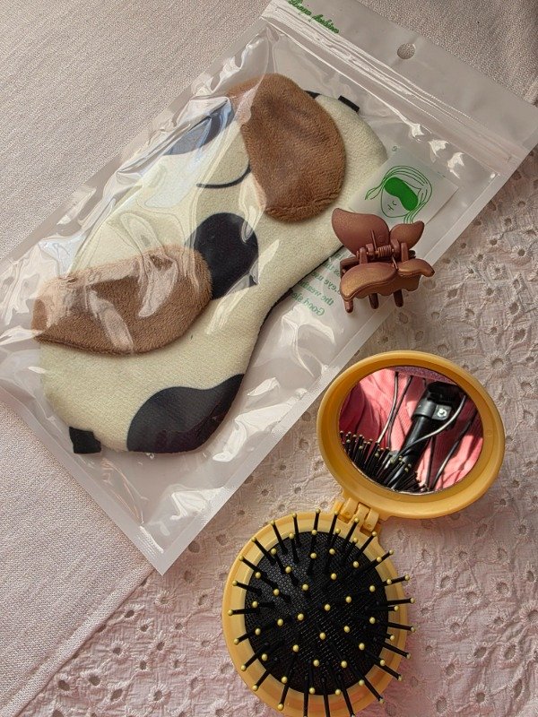 Producto - Kit Accesorios (Antifaz para dormir, Broche y cepillo/espejo)