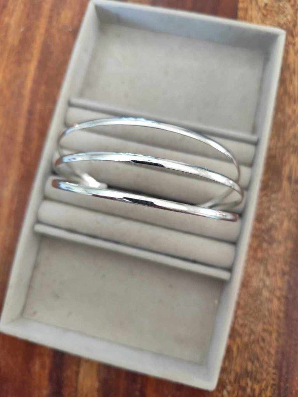 Producto - Brazalete triple hilera. Plateado