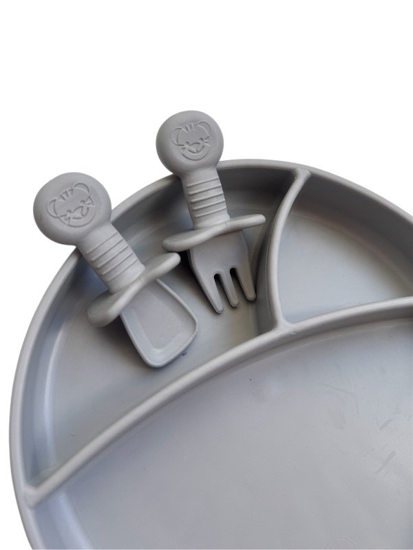 Producto - Plato  y cubierto de silicona gris