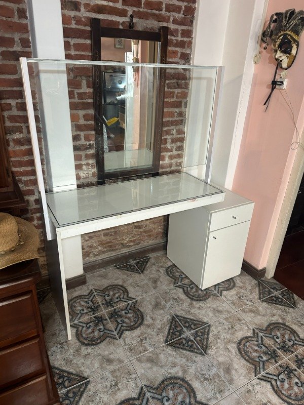 Producto - MUEBLE MANICURA 140x47x78/151 CON GUARDADO Y MAMPARA #12115