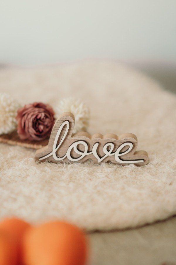 Producto - Palabra Love con relieve