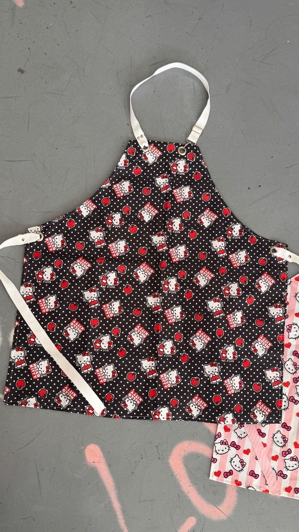 Producto - DELANTAL HELLO KITTY NEGRO